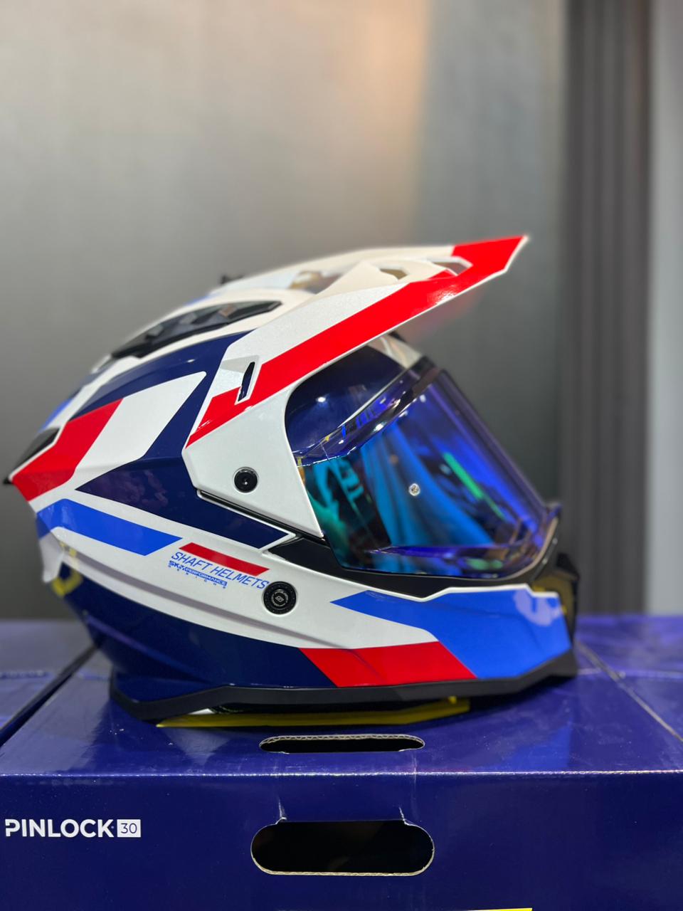 Casco Multiproposito SHAFT MX360 Apricot Blanco Rojo Azul