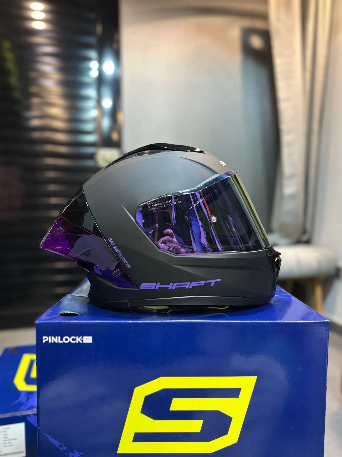 Casco SHAFT 596sp Negro Morado