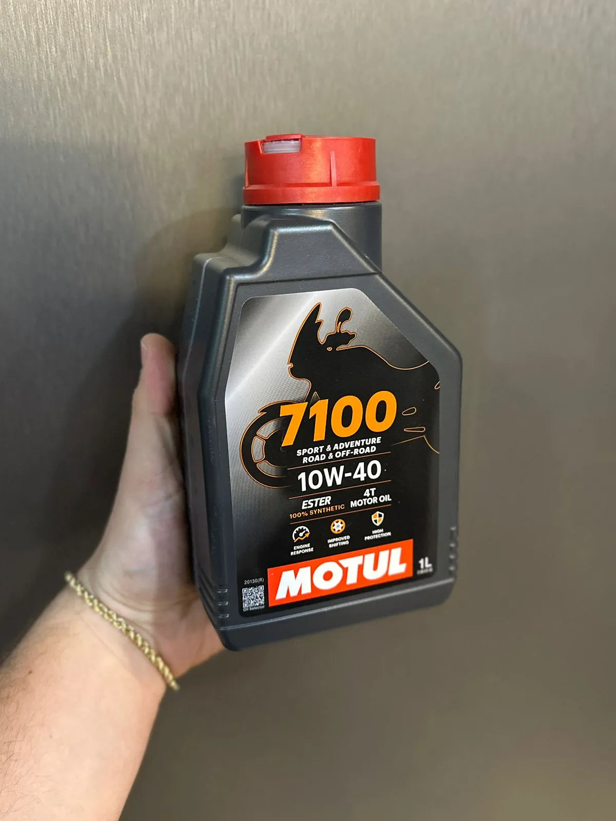 MOTUL 7100 4T 10W-40