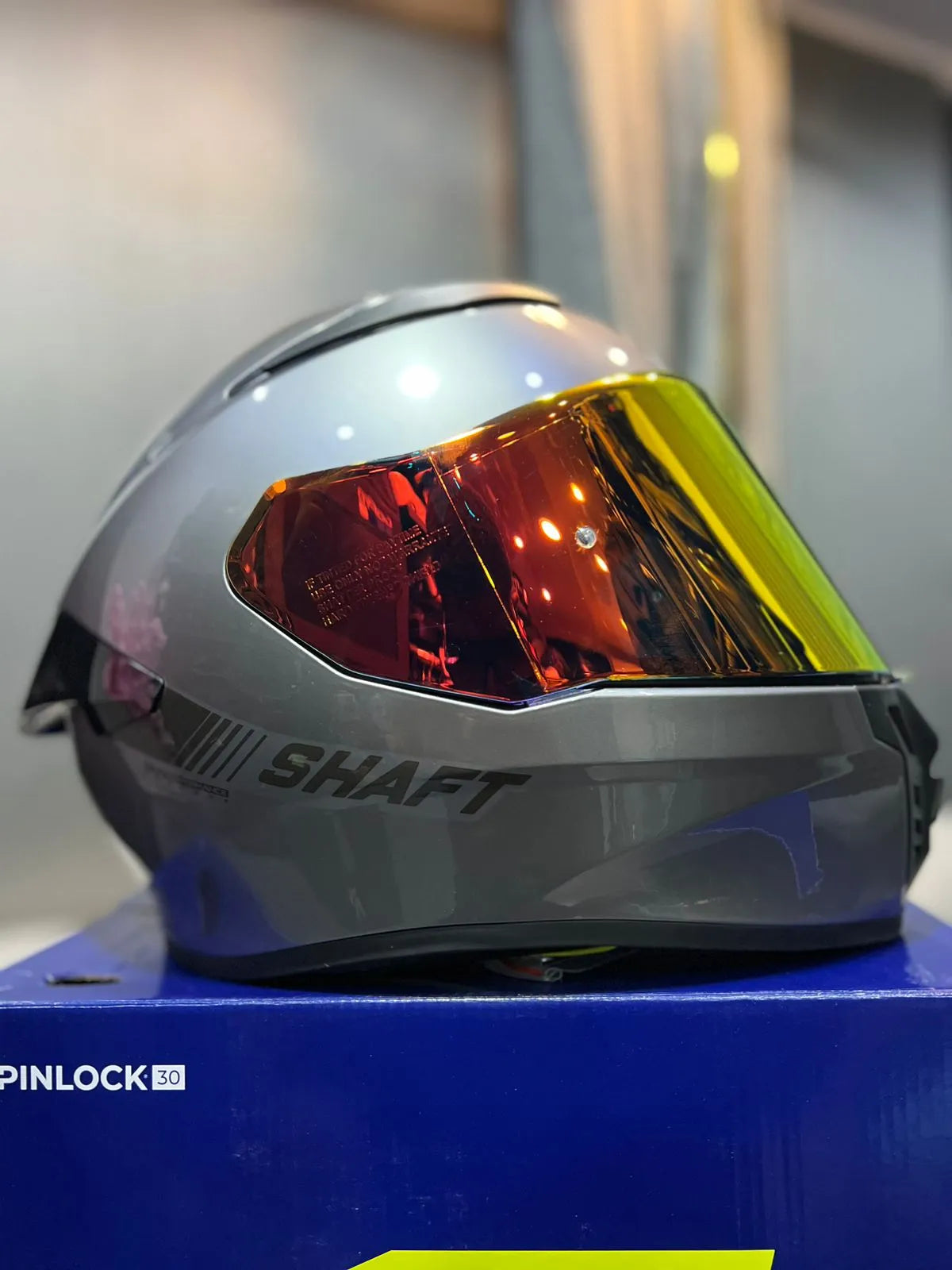 Casco SHAFT 584sp Gris Brillante