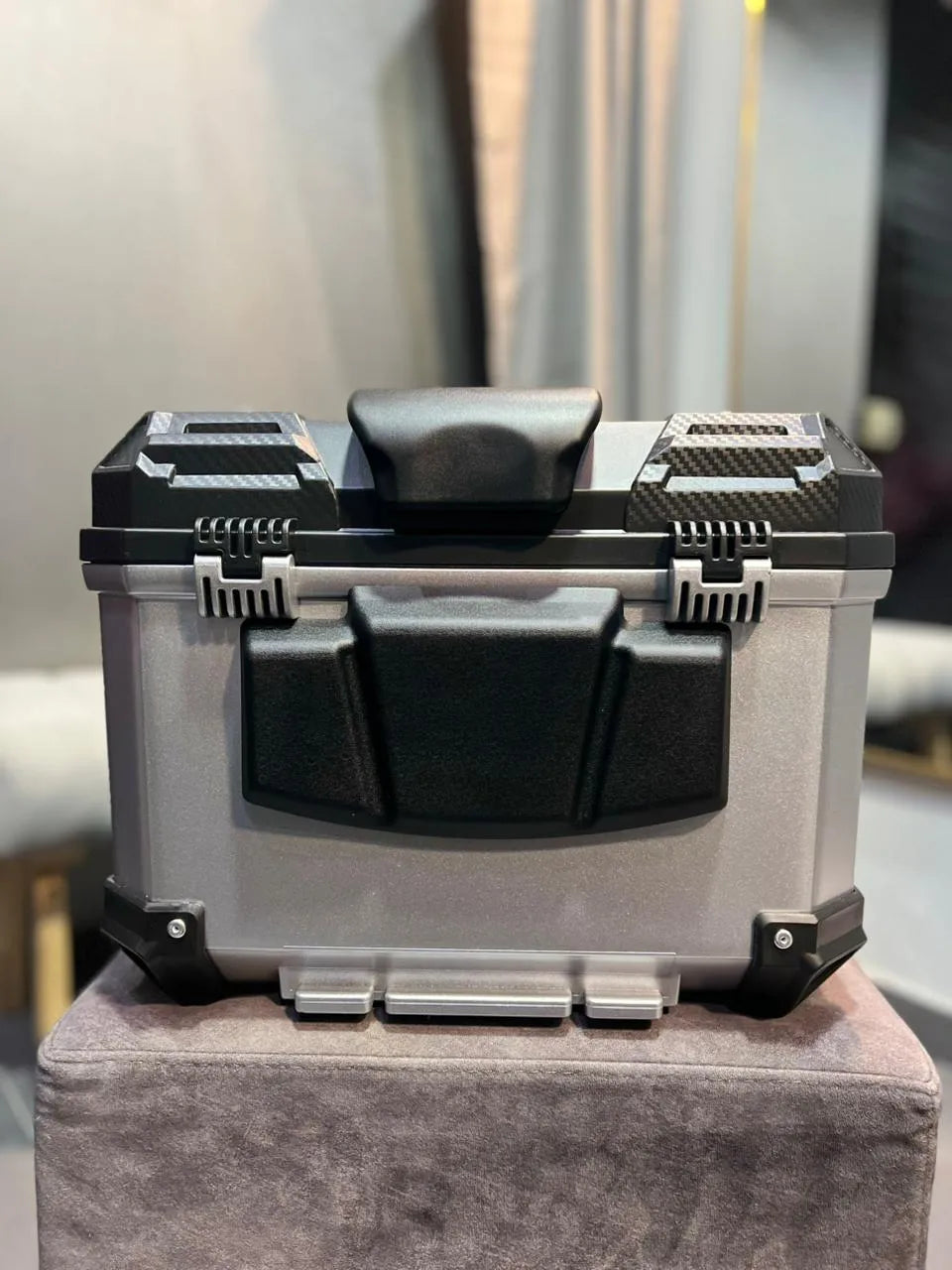 Maletero XTRONG 45 Litros Gris Doble Chapa