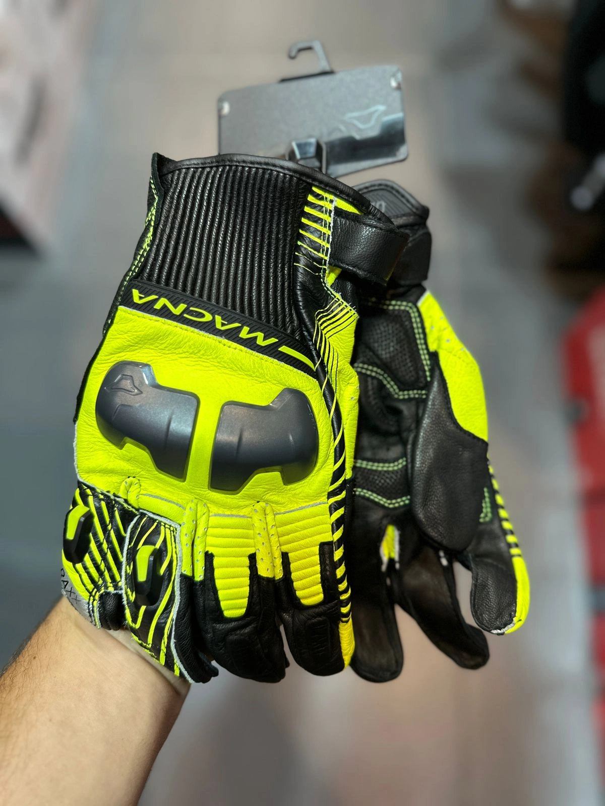 Guantes MACNA Ultraxx
