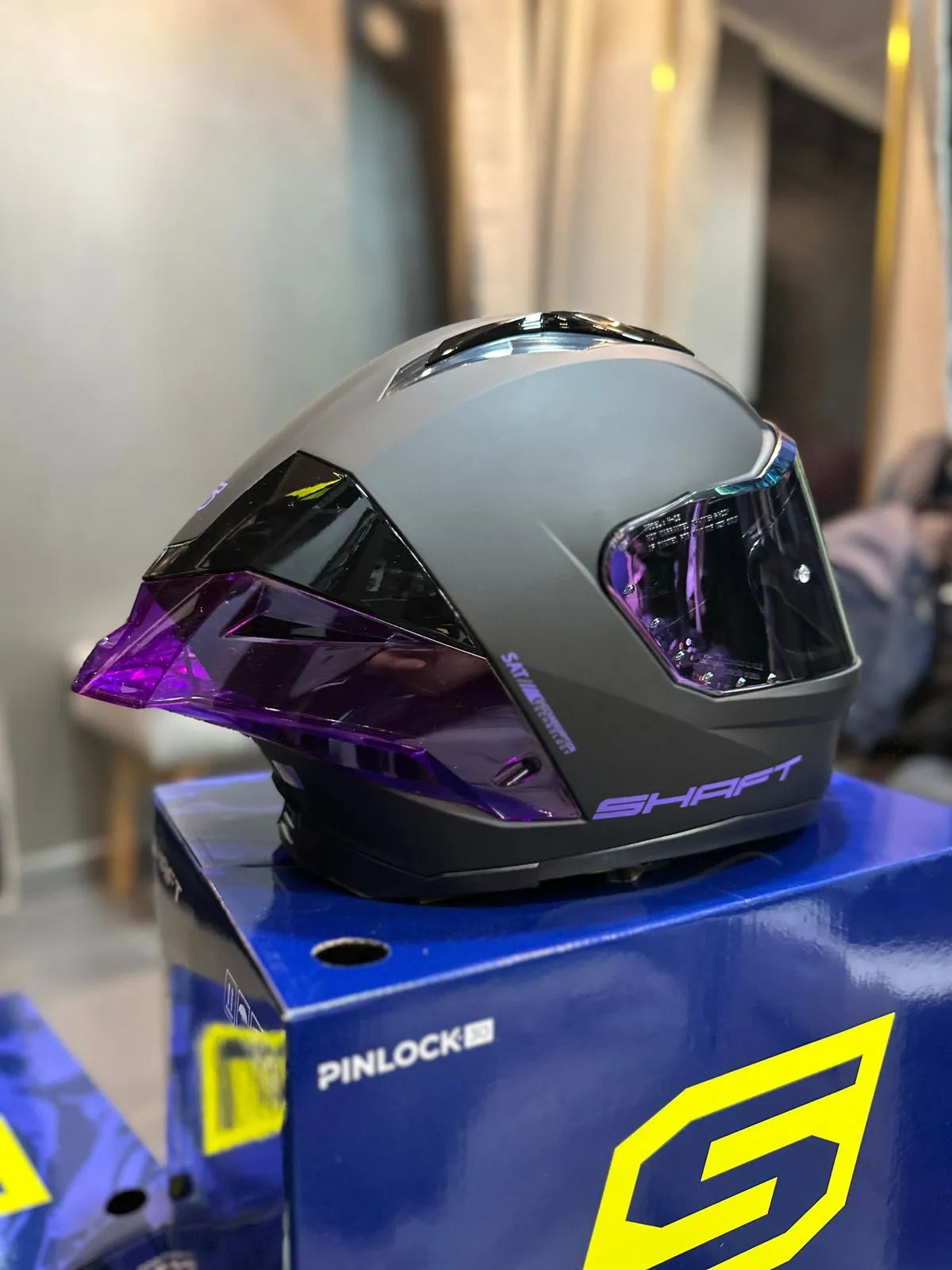 Casco SHAFT 596sp Negro Morado