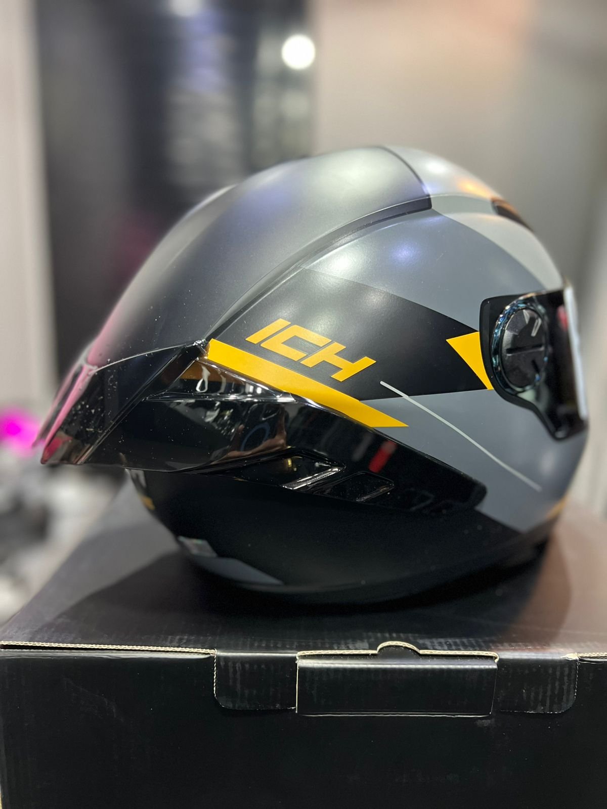 Casco Cerrado ICH 501SP June Dorado