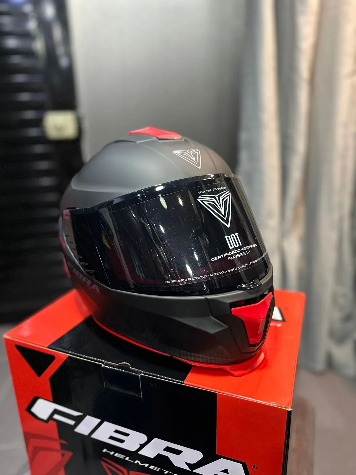 Casco FIBRA Byte Steam Negro Rojo