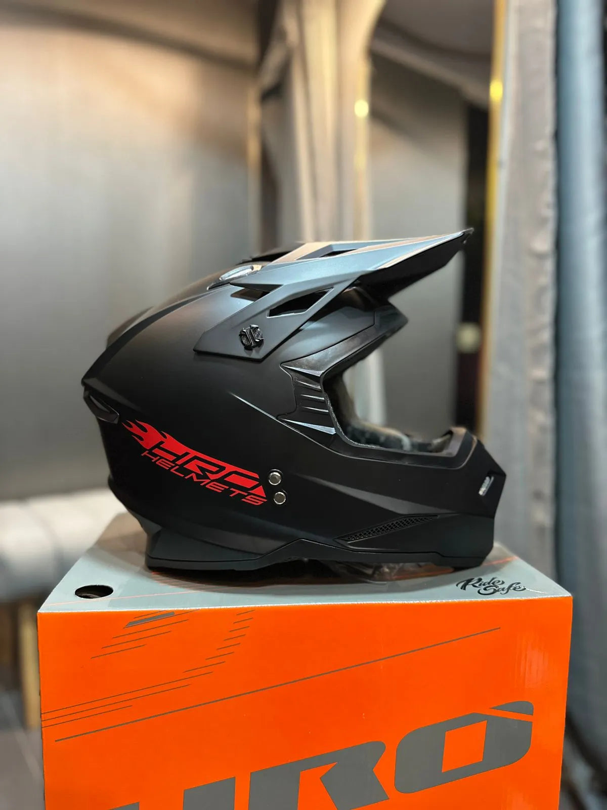 Casco HRO MX03 Solid Negro Rojo