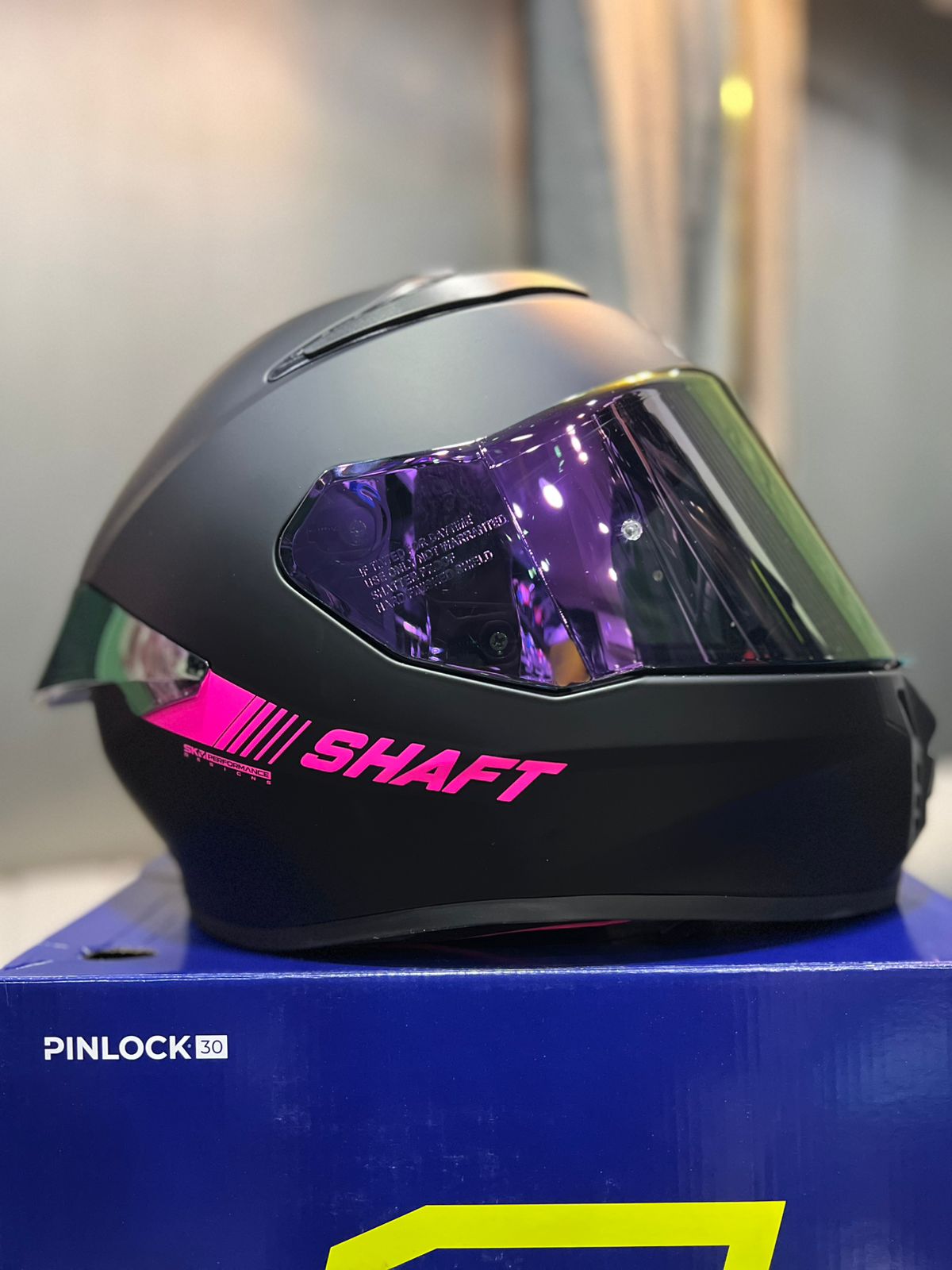 Casco SHAFT 584sp Negro Rosado