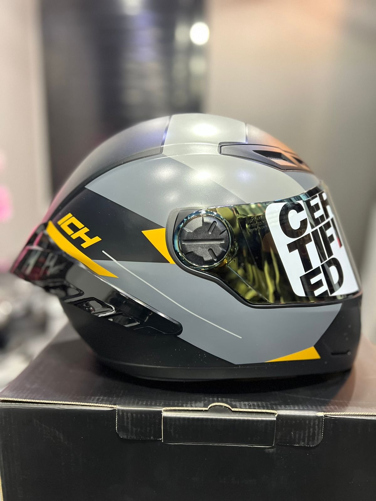 Casco Cerrado ICH 501SP June Dorado