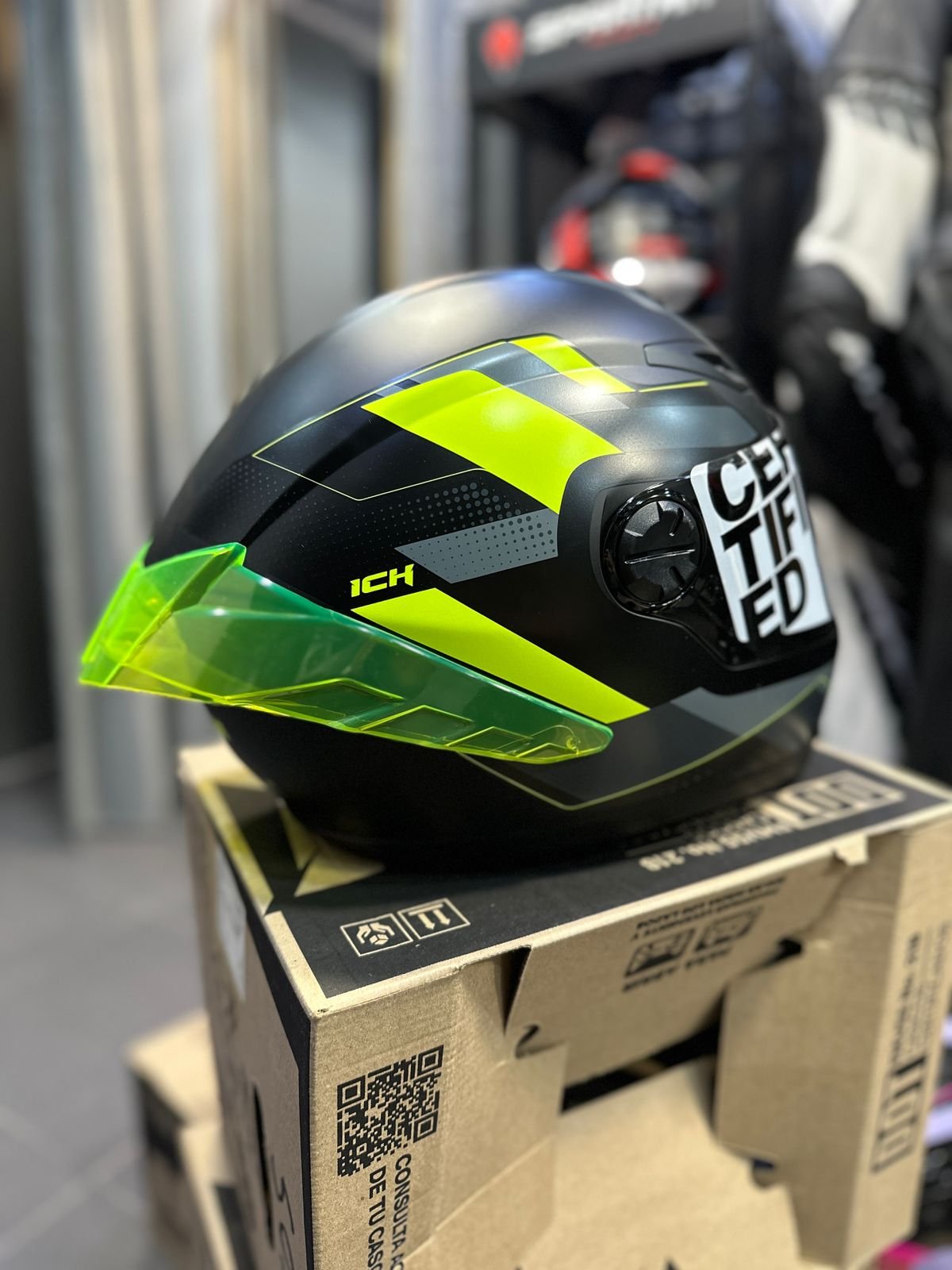 Casco Cerrado ICH 501SP Ruubir Verde