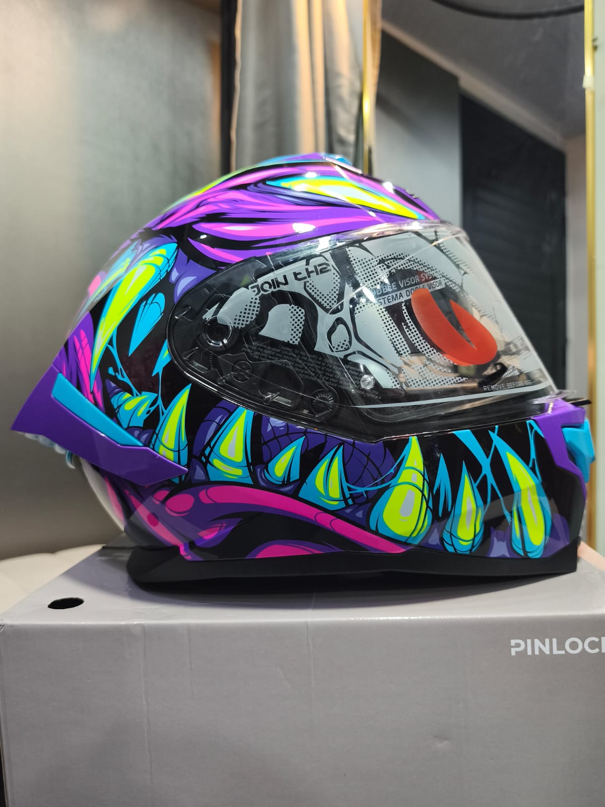 Casco SHAFT PRO SERIES 609 Venom Morado