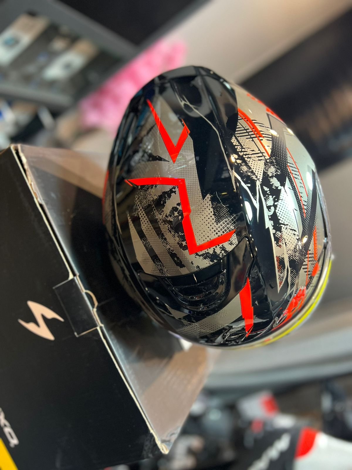 Casco SCORPION EXO 391 Clutter Negro Gris Rojo