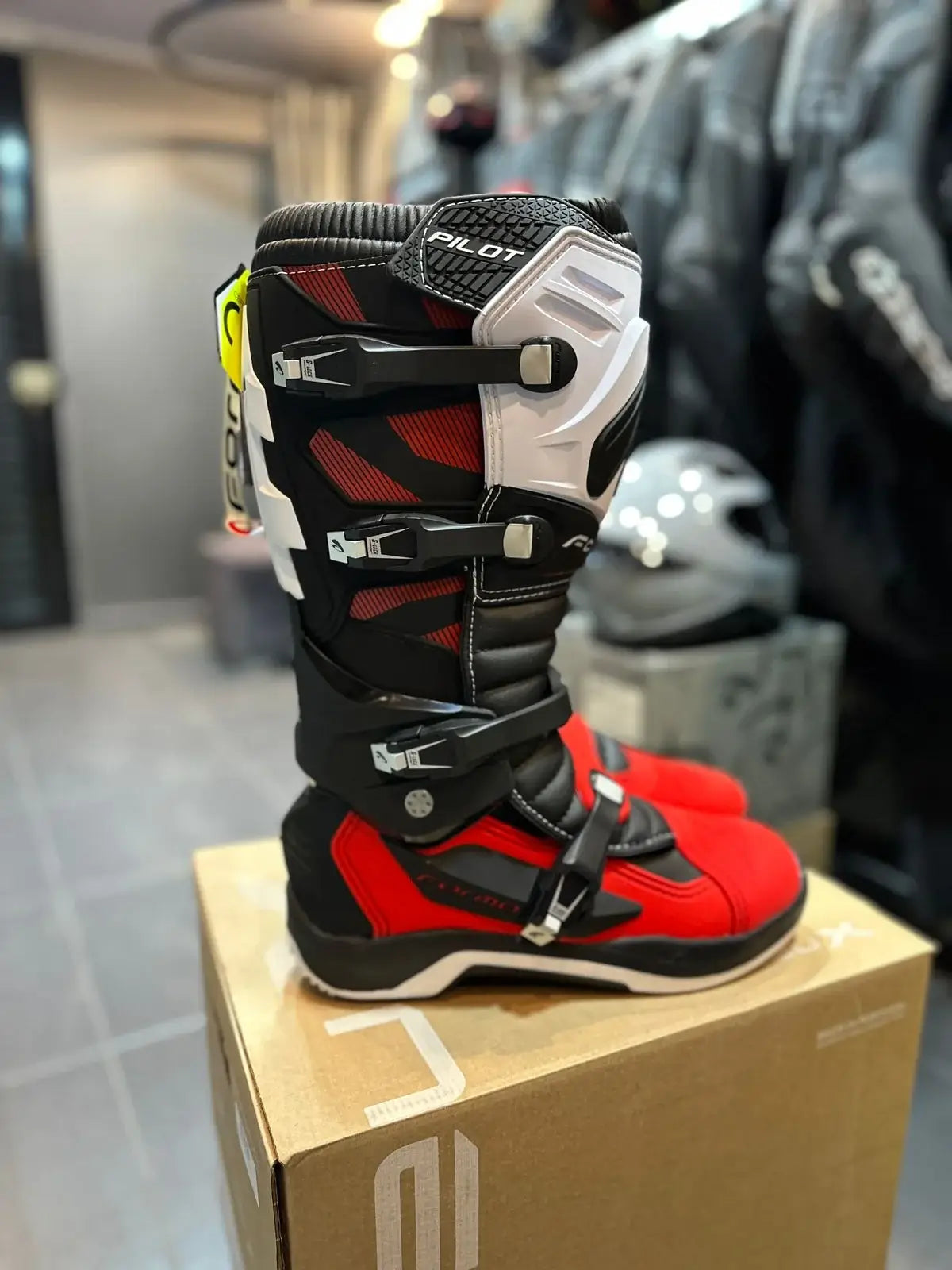 Botas FORMA Pilot Roja 4