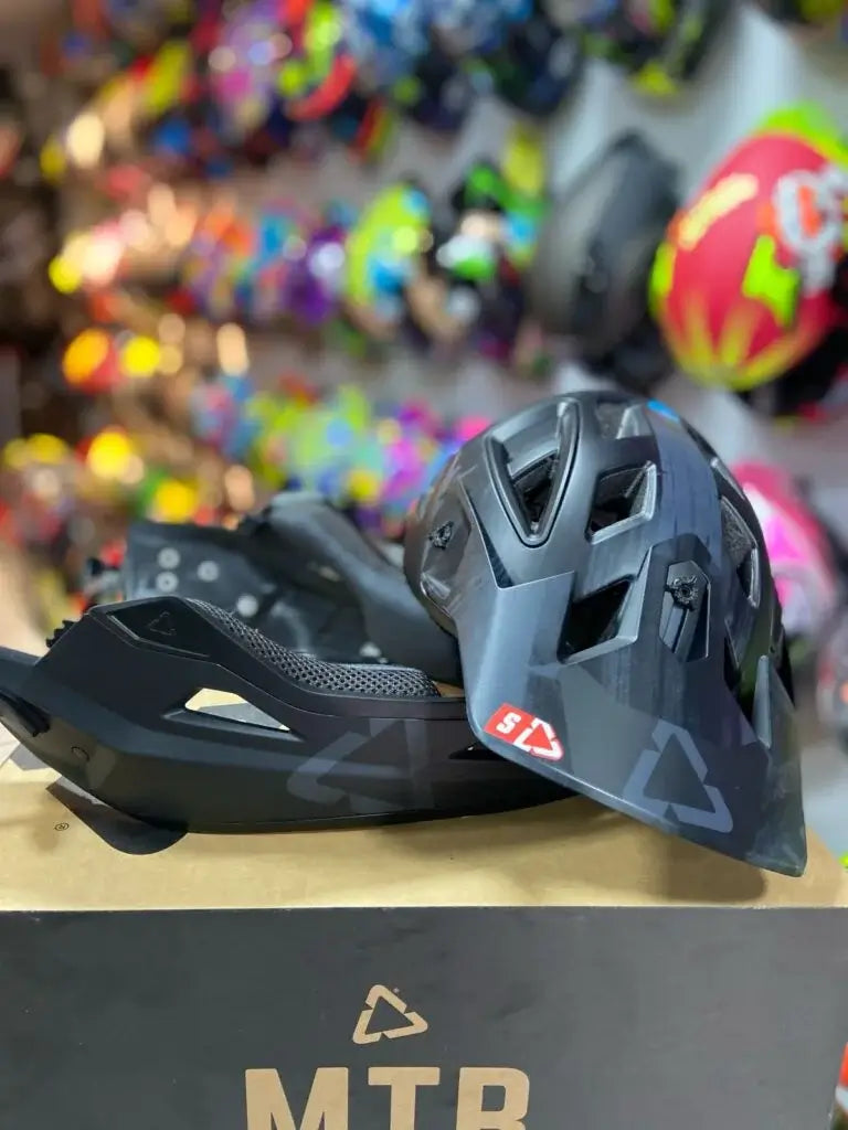 Casco LEATT MTB Enduro Negro 4