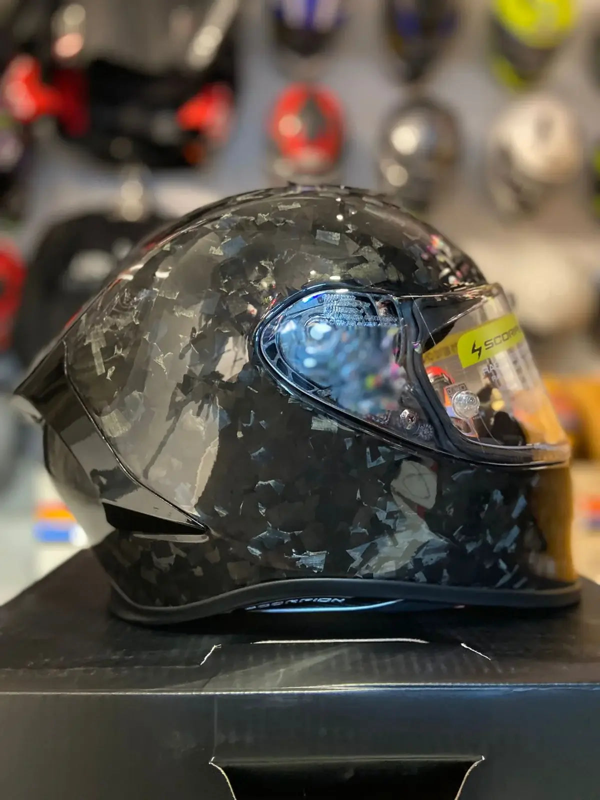 Casco SCORPION EXO R1 Air Carbono Onyn 2