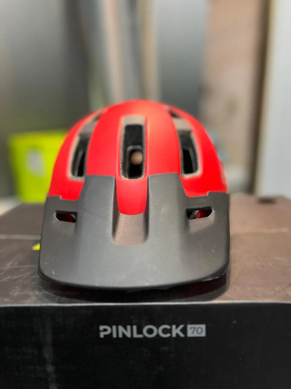 Bell NOMAD MIPS - Mate Rojo Negro
