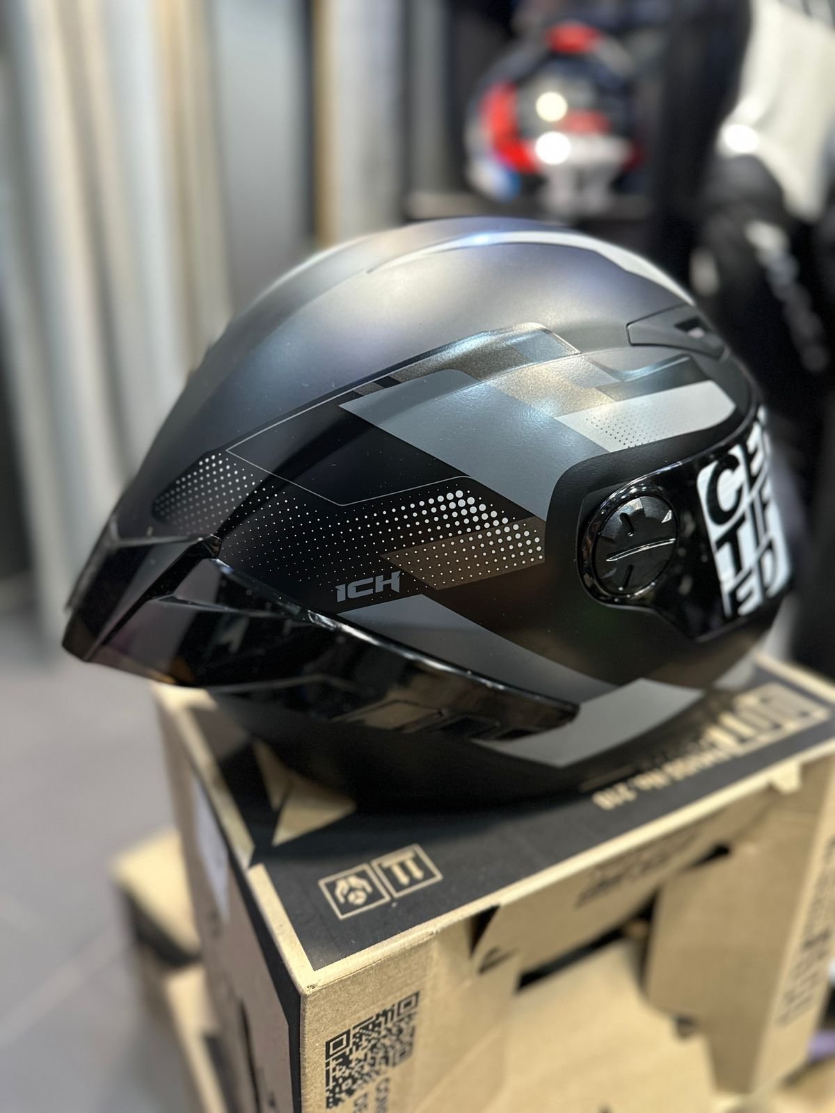 Casco Cerrado ICH 501SP Ruubir Gris