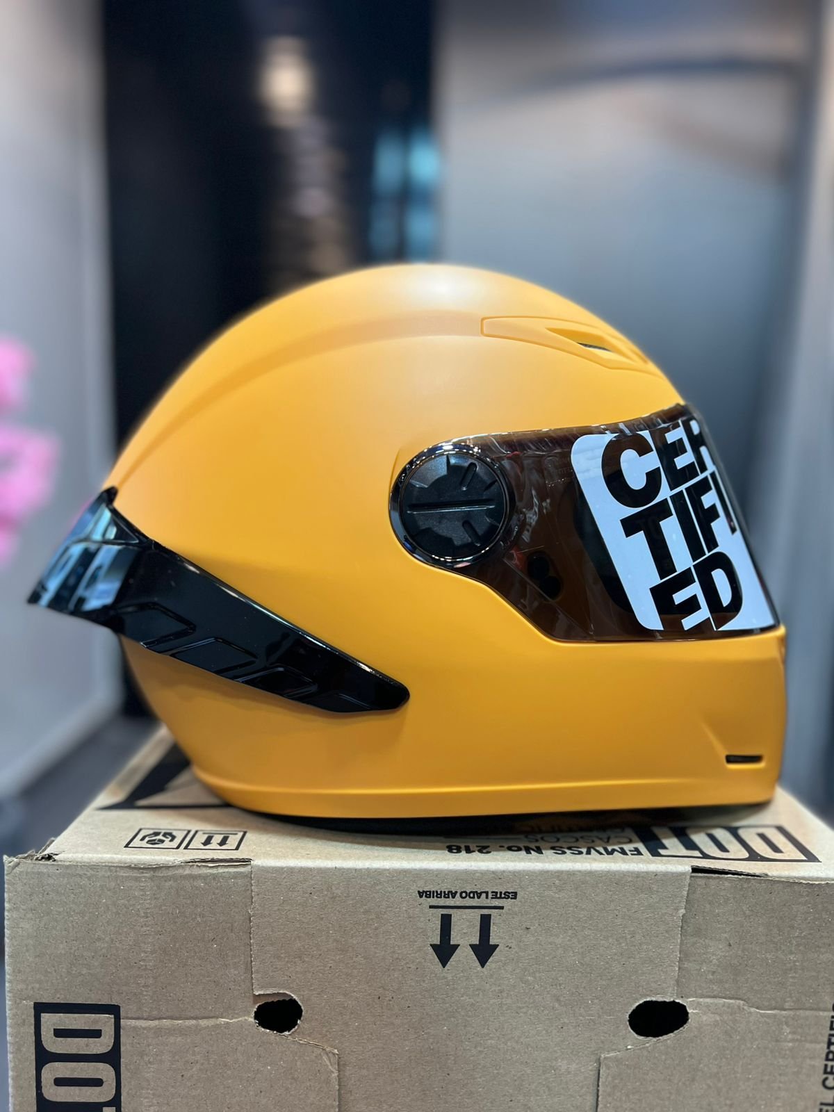 Casco Cerrado ICH 501SP Solid Amariilo