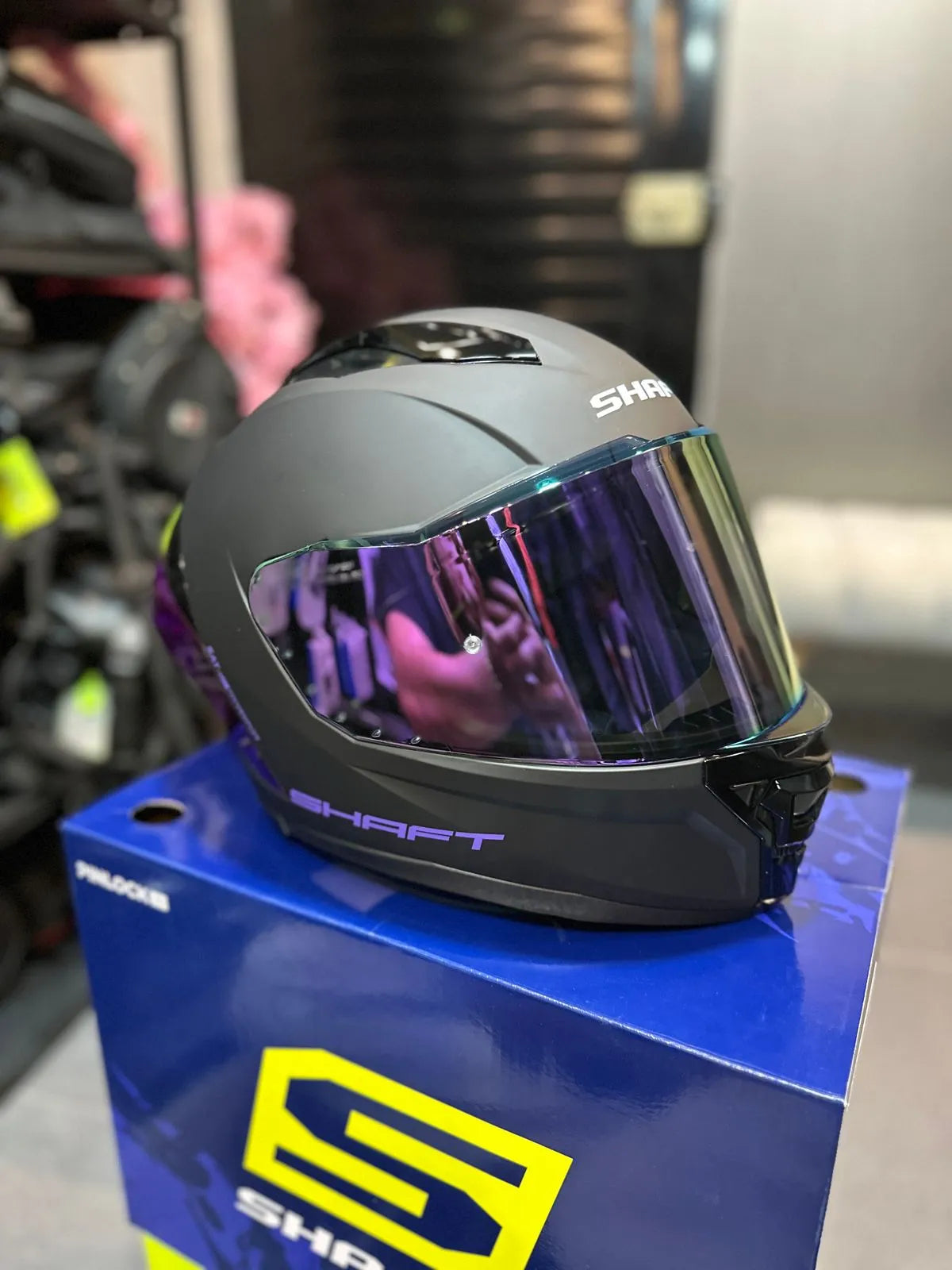 Casco SHAFT 596sp Negro Morado