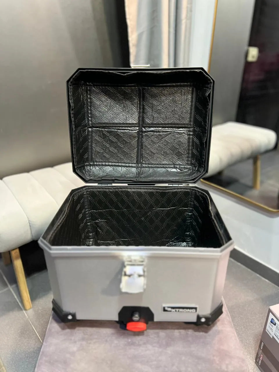 Maletero XTRONG 45 Litros Gris Doble Chapa