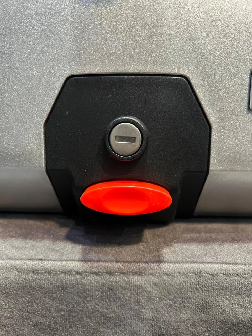 Maletero XTRONG 45 Litros Gris Doble Chapa